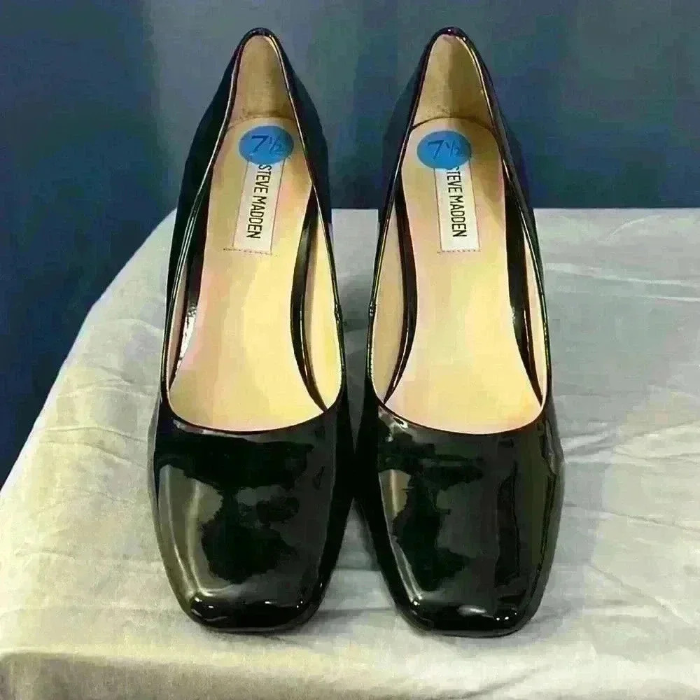 Steve Madden Patent Black Pumps